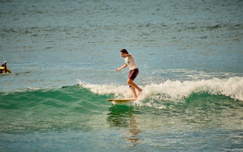 Surf en Barra de Navidad